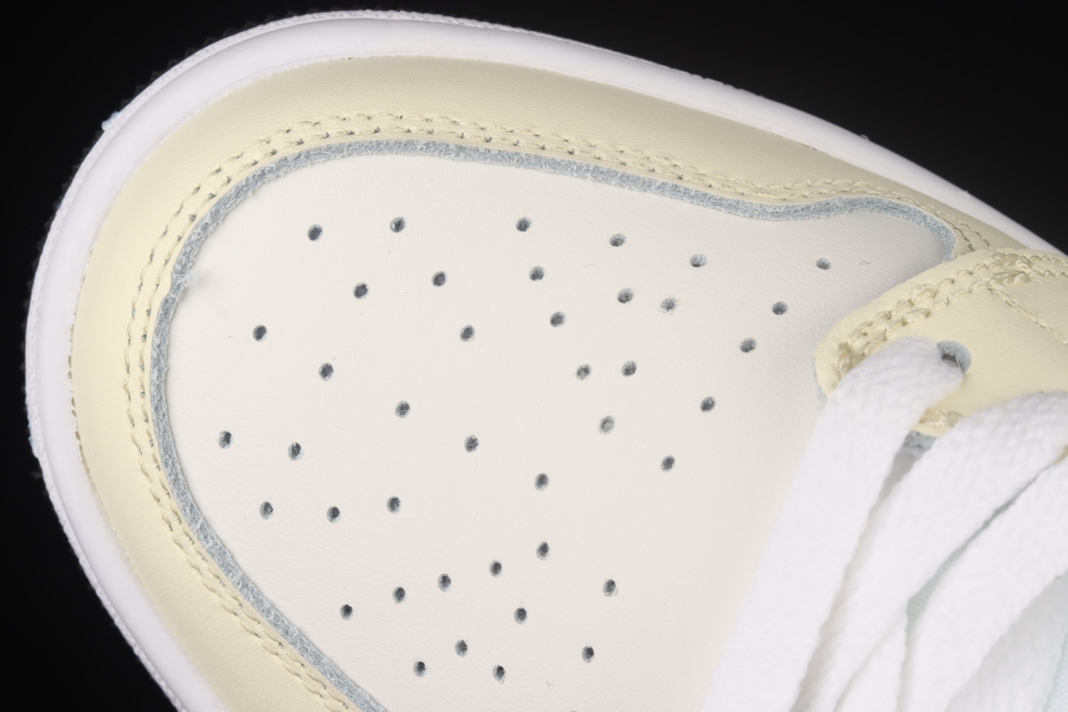 Jordan 1 Mid Coconut Milk (W)  BQ6472-121