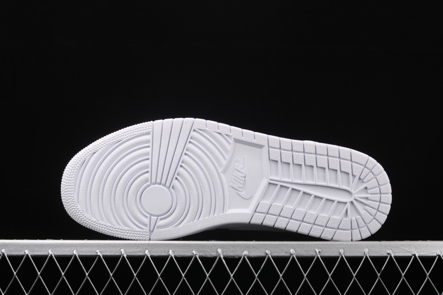 Jordan 1 Mid SE Nike Swoosh On Tour (2020) CW7589-100