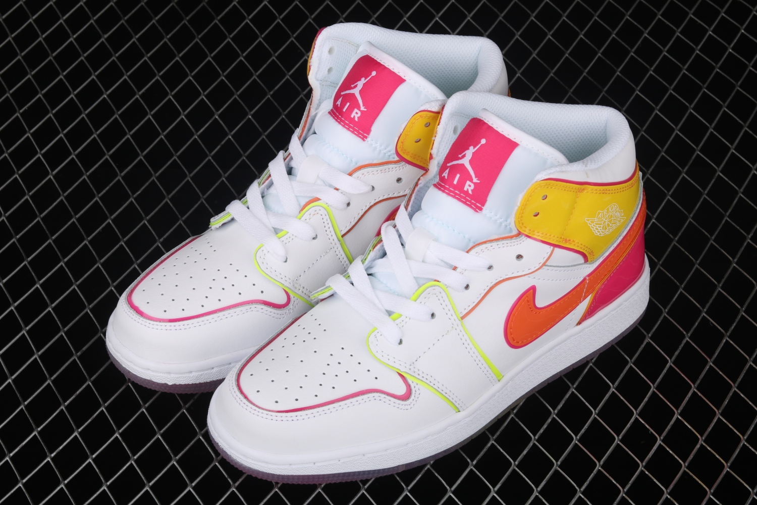 Jordan 1 Mid SE Edge Glow (TD) CV4611-100