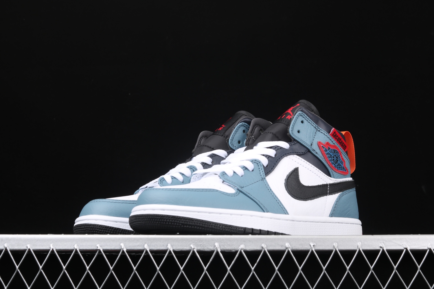 Jordan 1 Mid Fearless Facetasm CU2802-100