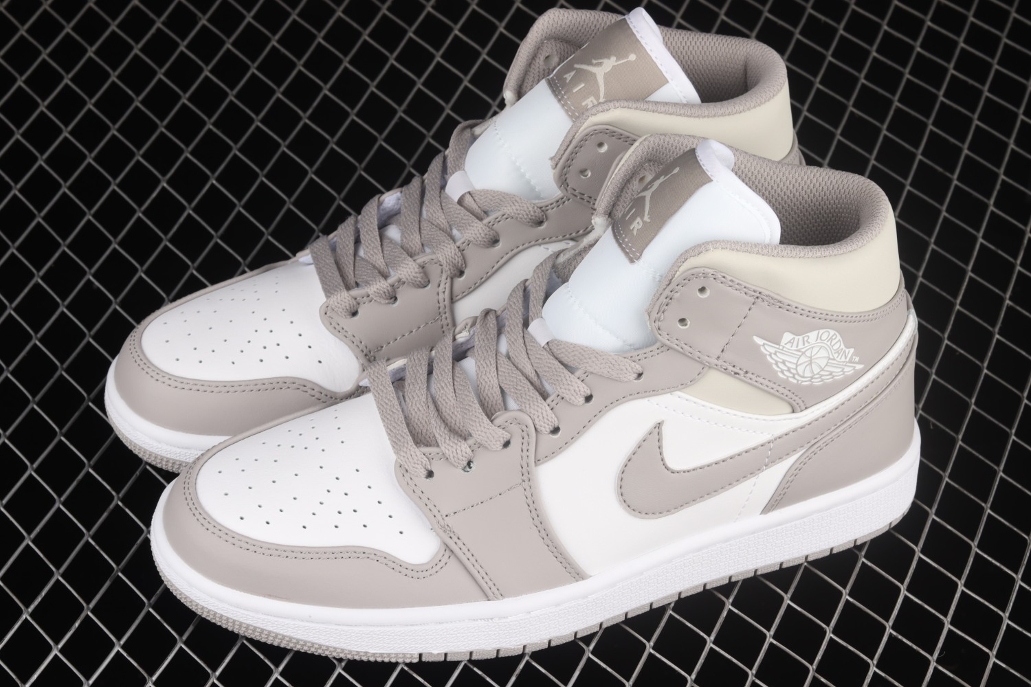 Jordan 1 Mid Linen 554724-082