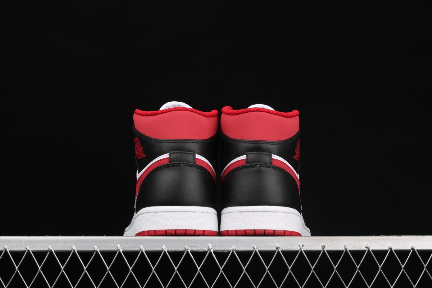 Jordan 1 Mid Gym Red Black White 554724-122
