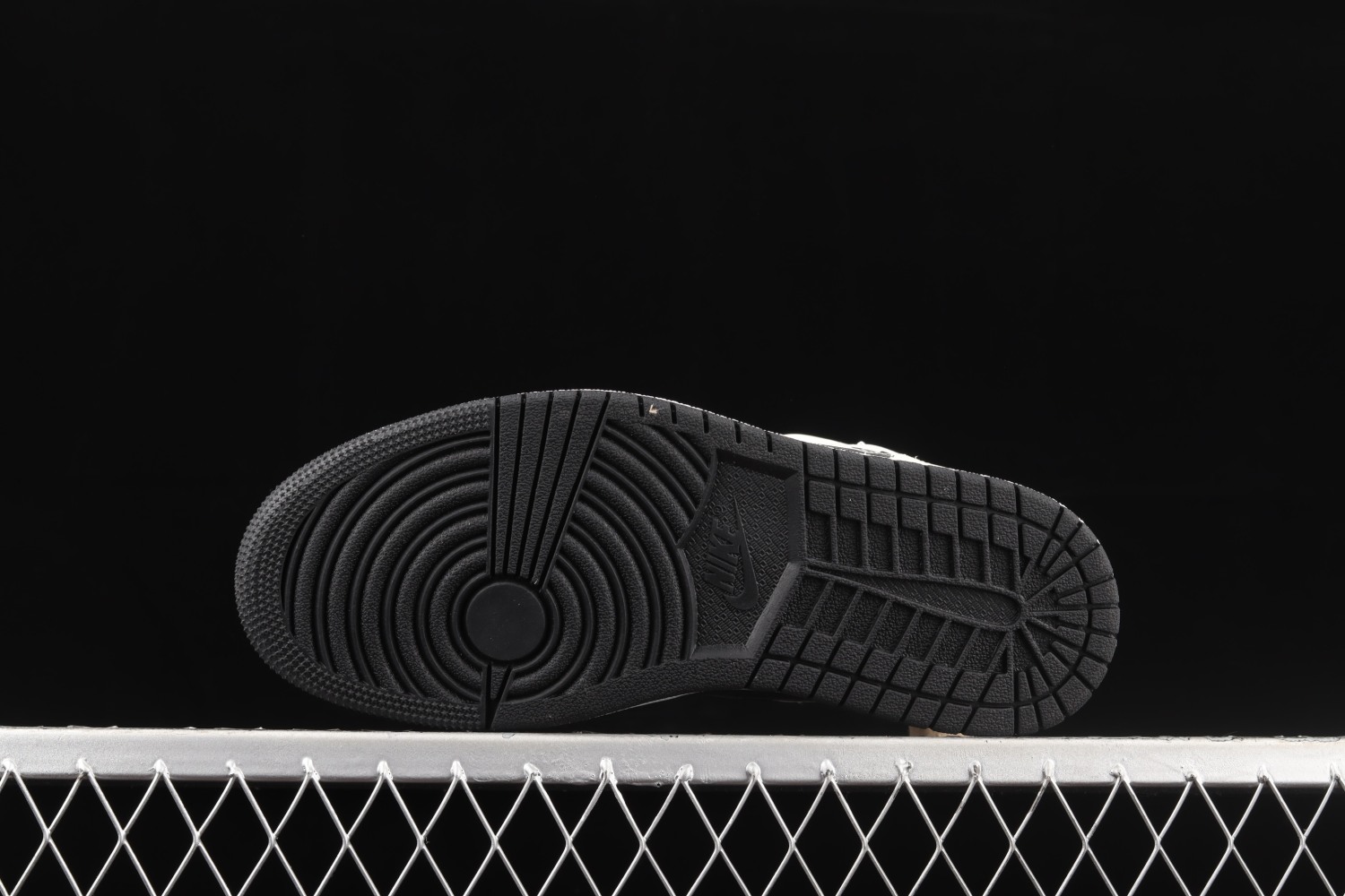 Jordan 1 Mid Coconut Milk (W)  BQ6472-121