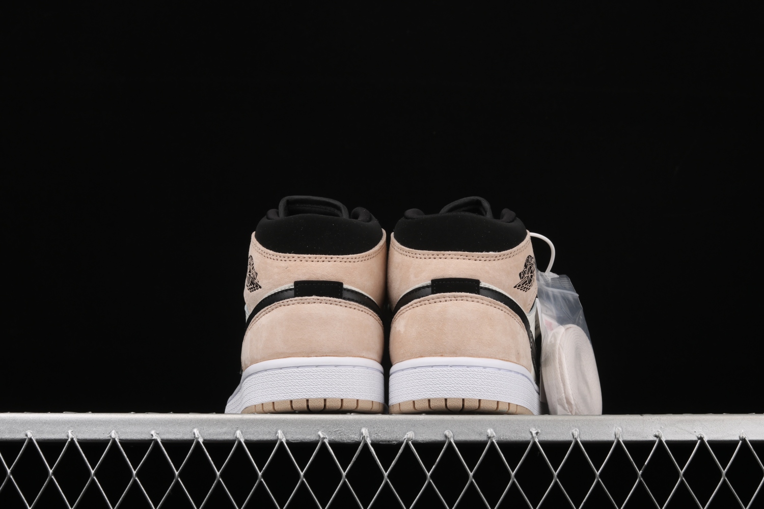 Jordan 1 Mid Barely Orange Light Violet (W)  BQ6472-800