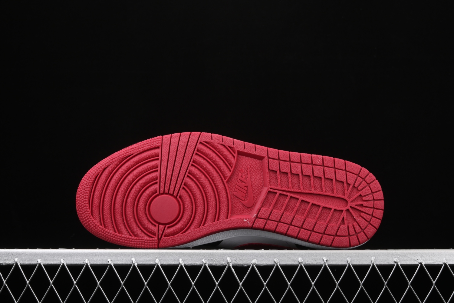 Jordan 1 Mid Bred Toe 554724-066