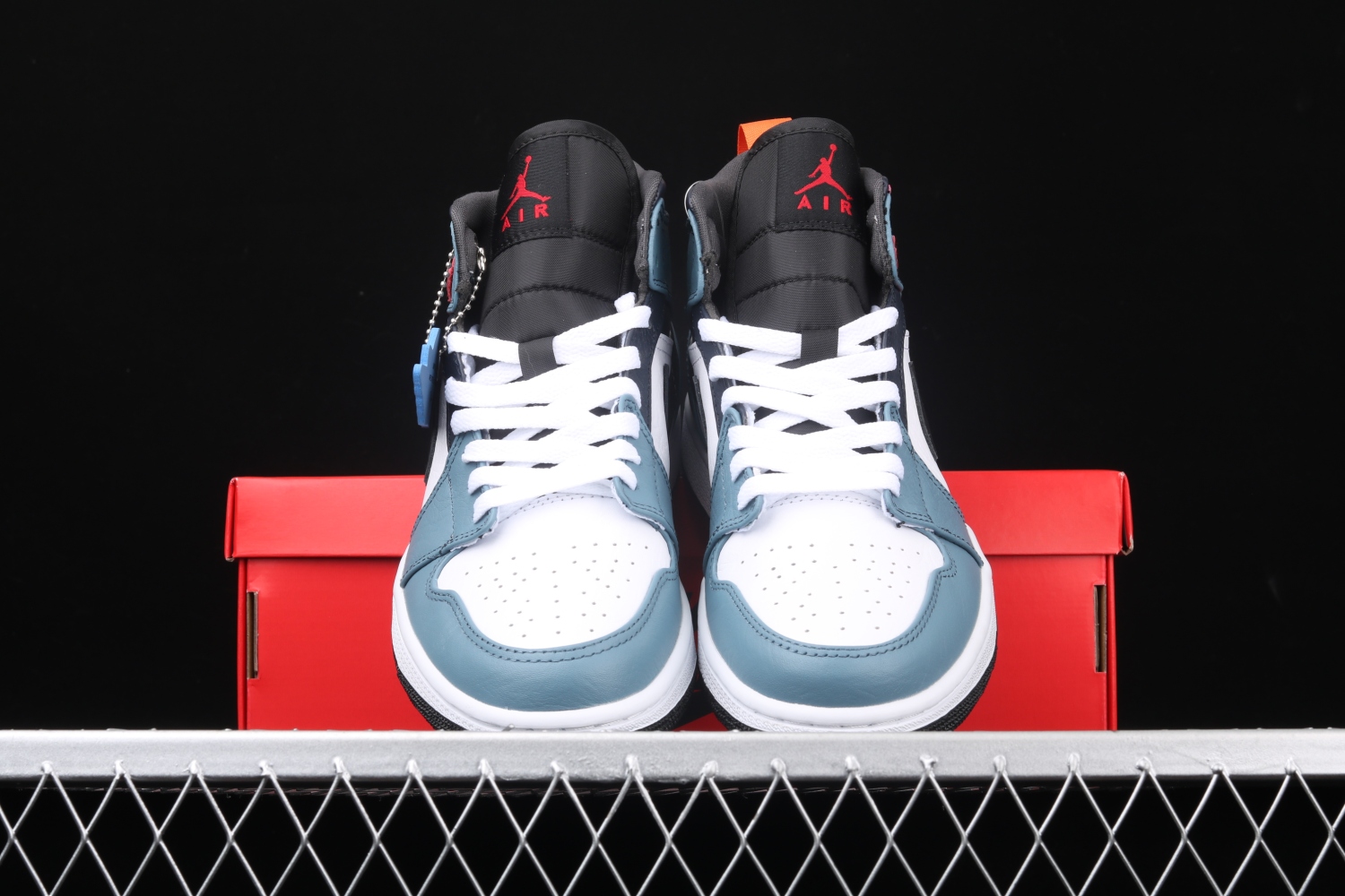 Jordan 1 Mid Fearless Facetasm CU2802-100