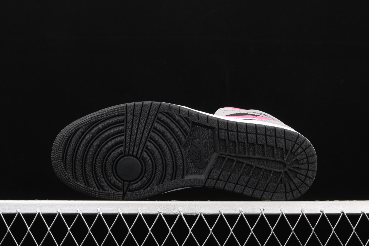 Jordan 1 Mid Pink Shadow 555724-059