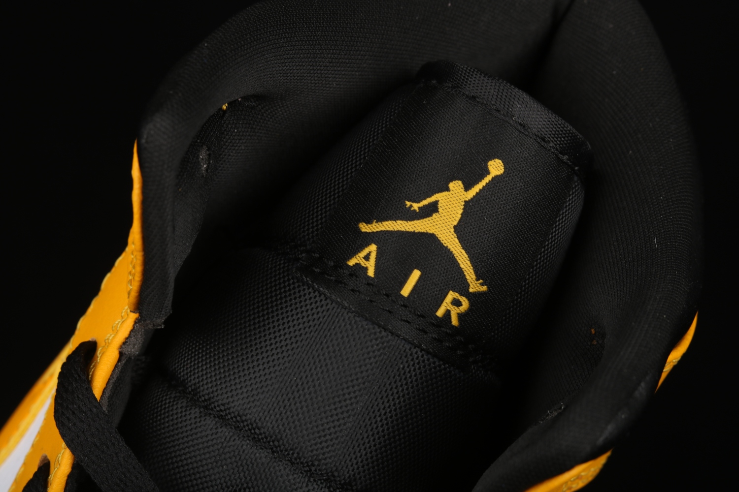 Jordan 1 Mid University Gold 554724-170
