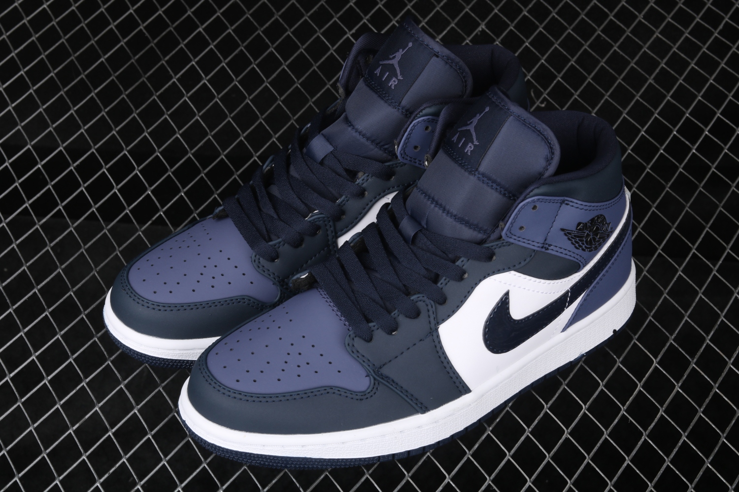Jordan 1 Mid Obsidian Sanded Purple  554724-445