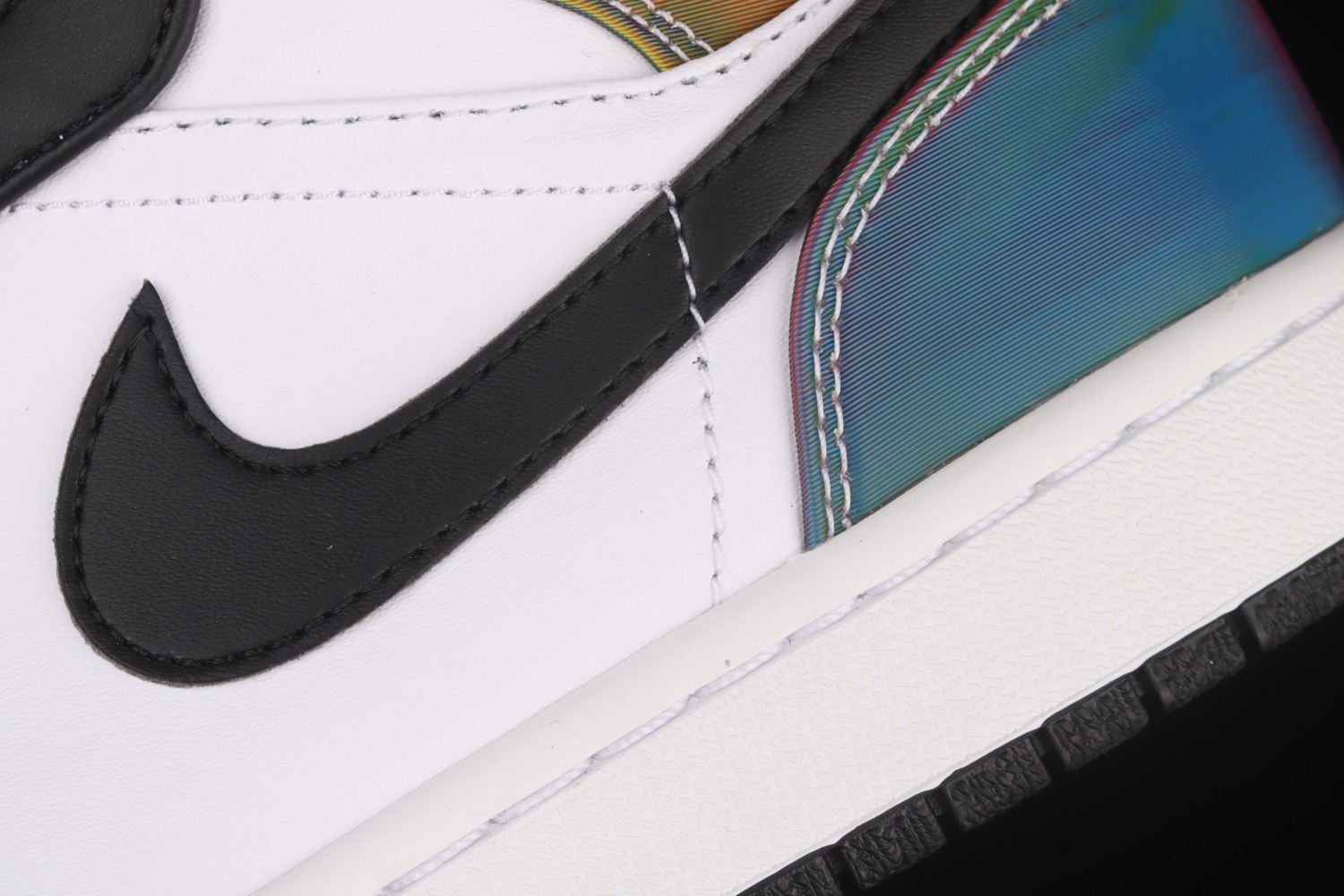 Jordan 1 Mid SE Heat Reactive (PS) DM7802-100