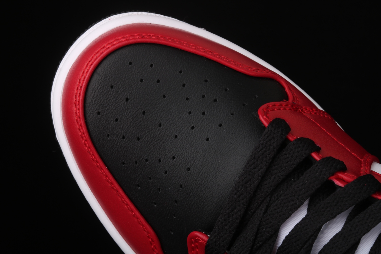 Jordan 1 Mid Chicago Toe 554724-069