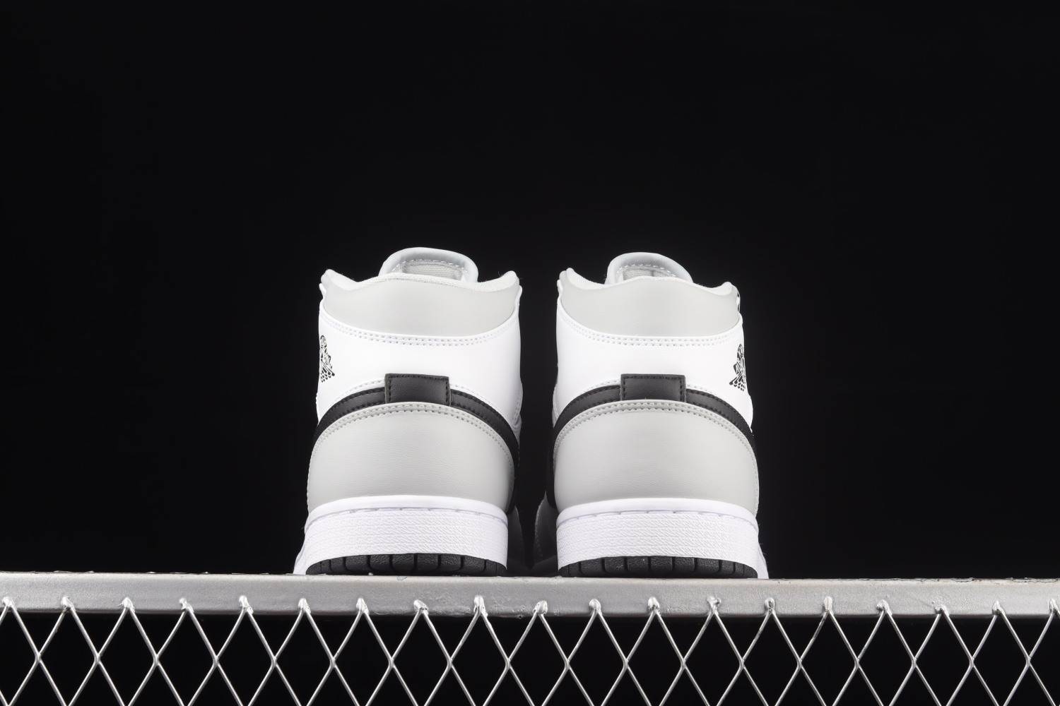 Jordan 1 Mid Light Smoke Grey (W)  BQ6472-015