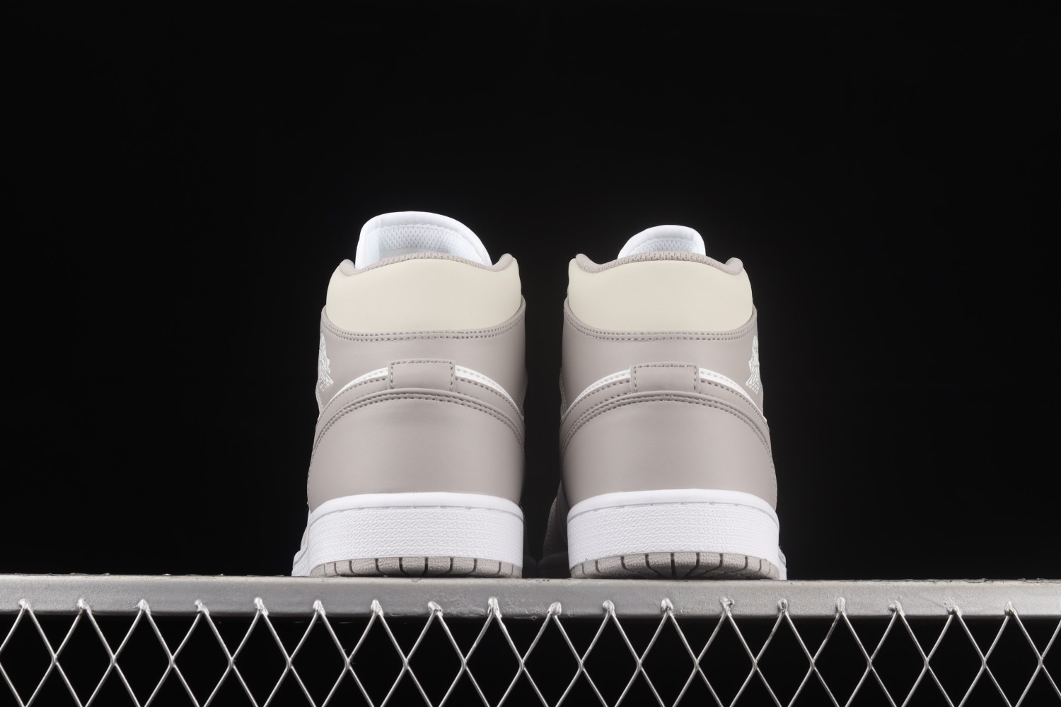 Jordan 1 Mid Linen 554724-082