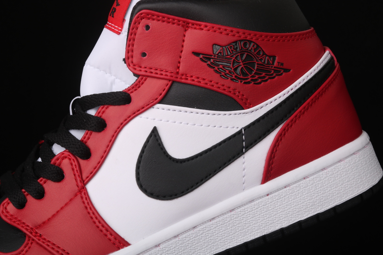 Jordan 1 Mid Chicago Toe 554724-069