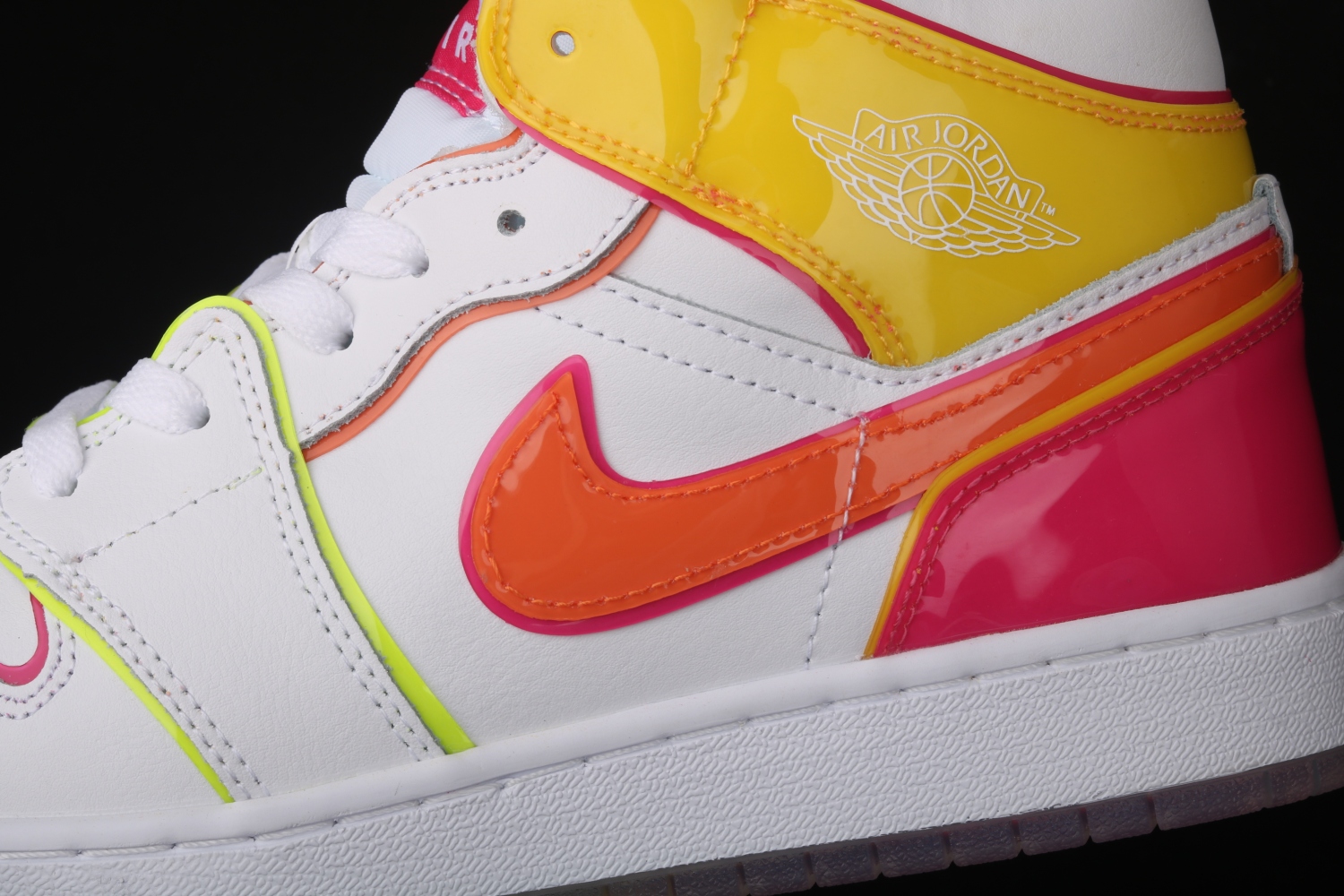 Jordan 1 Mid SE Edge Glow (TD) CV4611-100