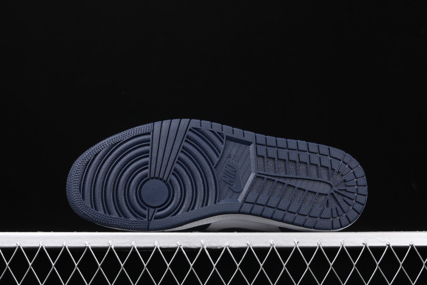 Jordan 1 Mid Obsidian Sanded Purple  554724-445