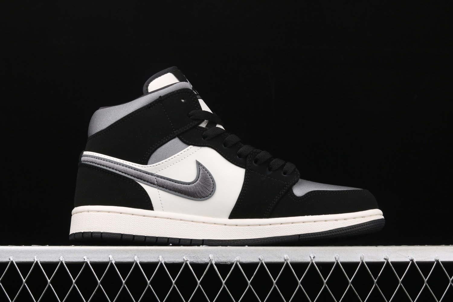 Jordan 1 Mid Satin Grey Toe  852542-011