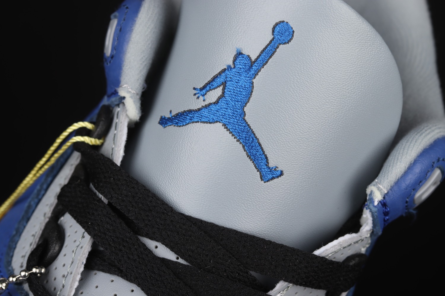 Jordan 3 Retro Varsity Royal Cement CT8532-400