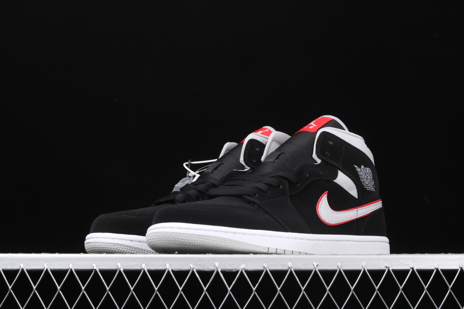 Jordan 1 Mid Black Particle Grey Gym Red 554724-060