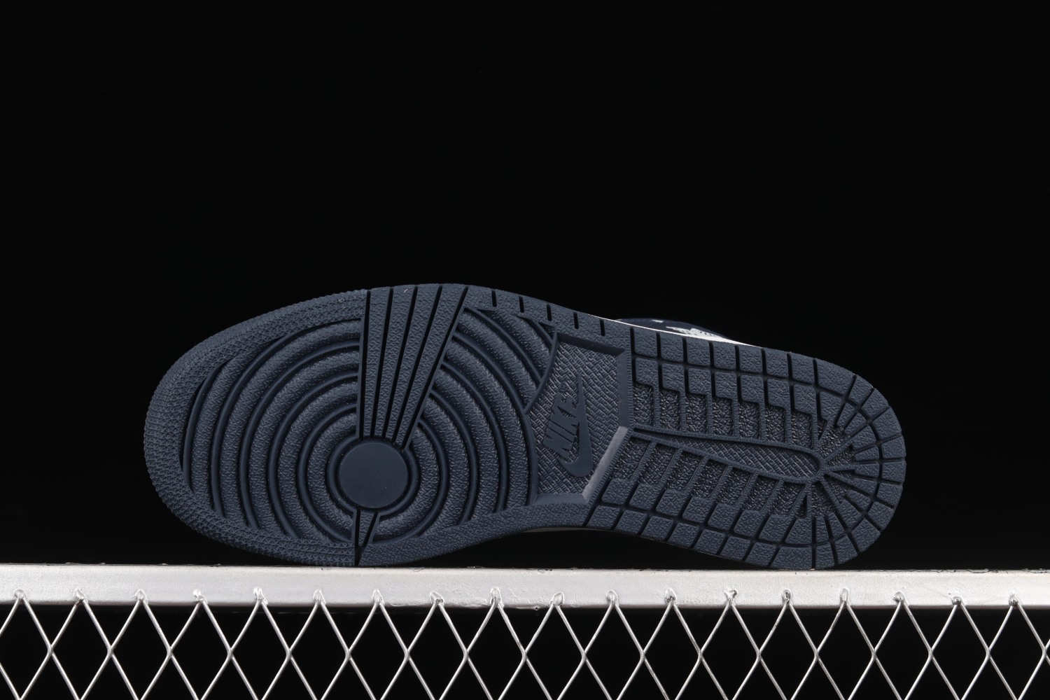 Jordan 1 Mid White Metallic Gold Obsidian 554724-174