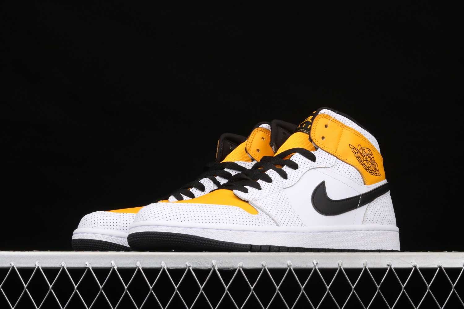 Jordan 1 Mid Laser Orange (W) BQ6472-107