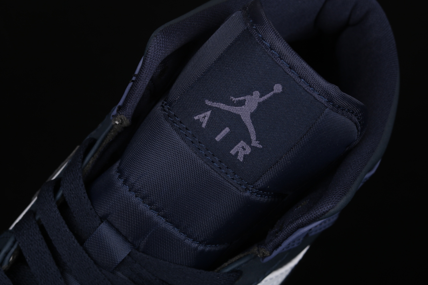 Jordan 1 Mid Obsidian Sanded Purple  554724-445