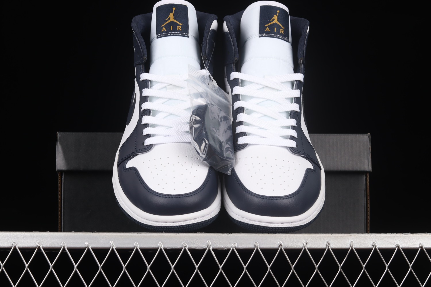 Jordan 1 Mid White Metallic Gold Obsidian 554724-174
