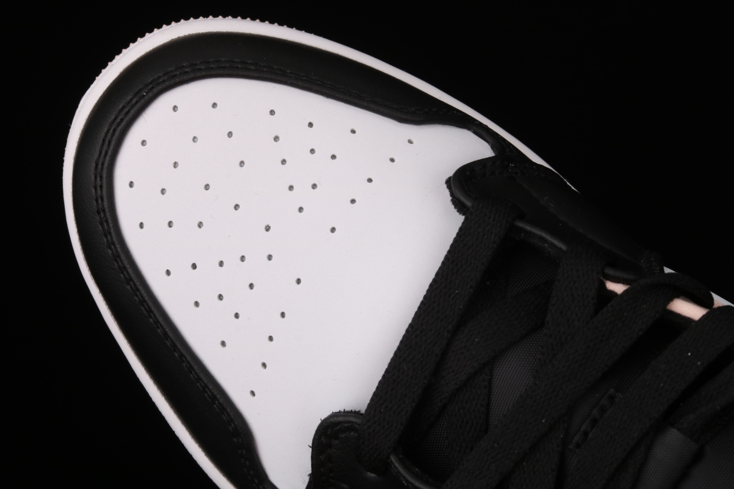 Jordan 1 Mid Crimson Tint Toe 554724-133