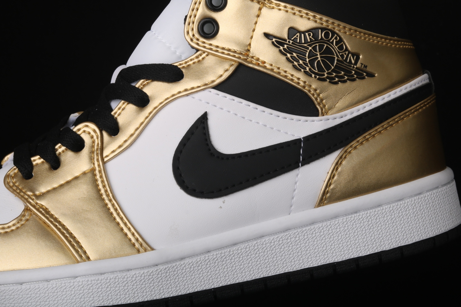 Jordan 1 Mid Metallic Gold Black White DC1419-700