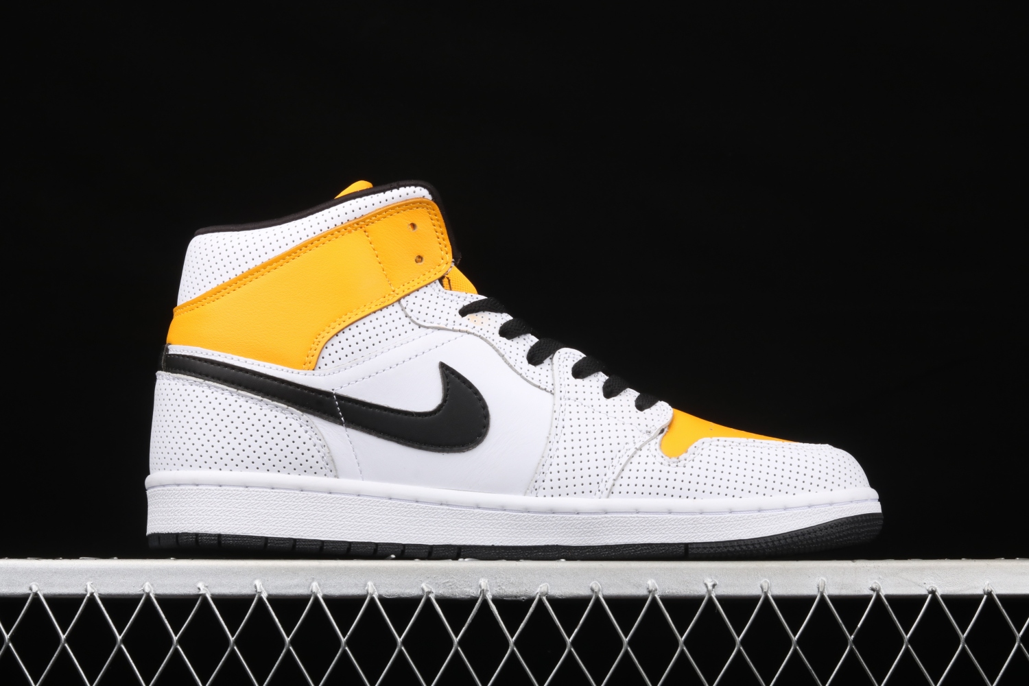 Jordan 1 Mid Laser Orange (W) BQ6472-107