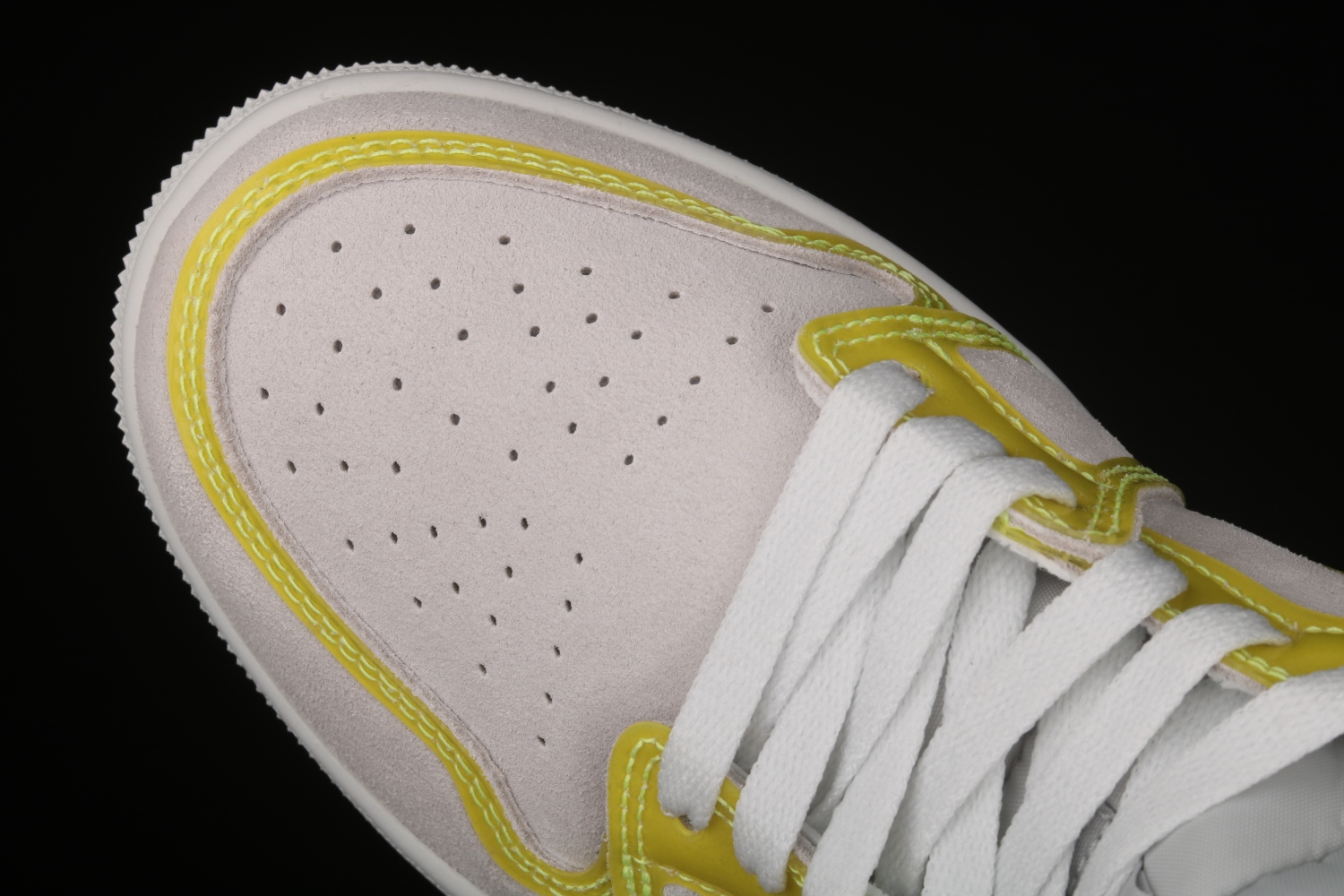 Jordan 1 Mid Opti Yellow (W) DA5552-107