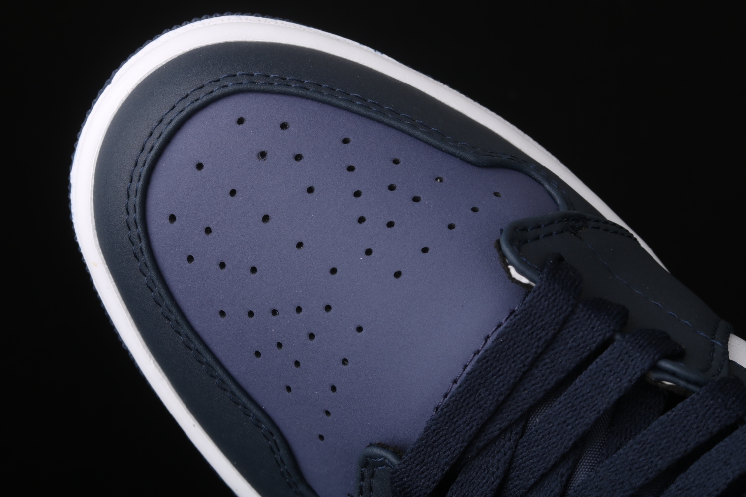 Jordan 1 Mid Obsidian Sanded Purple  554724-445