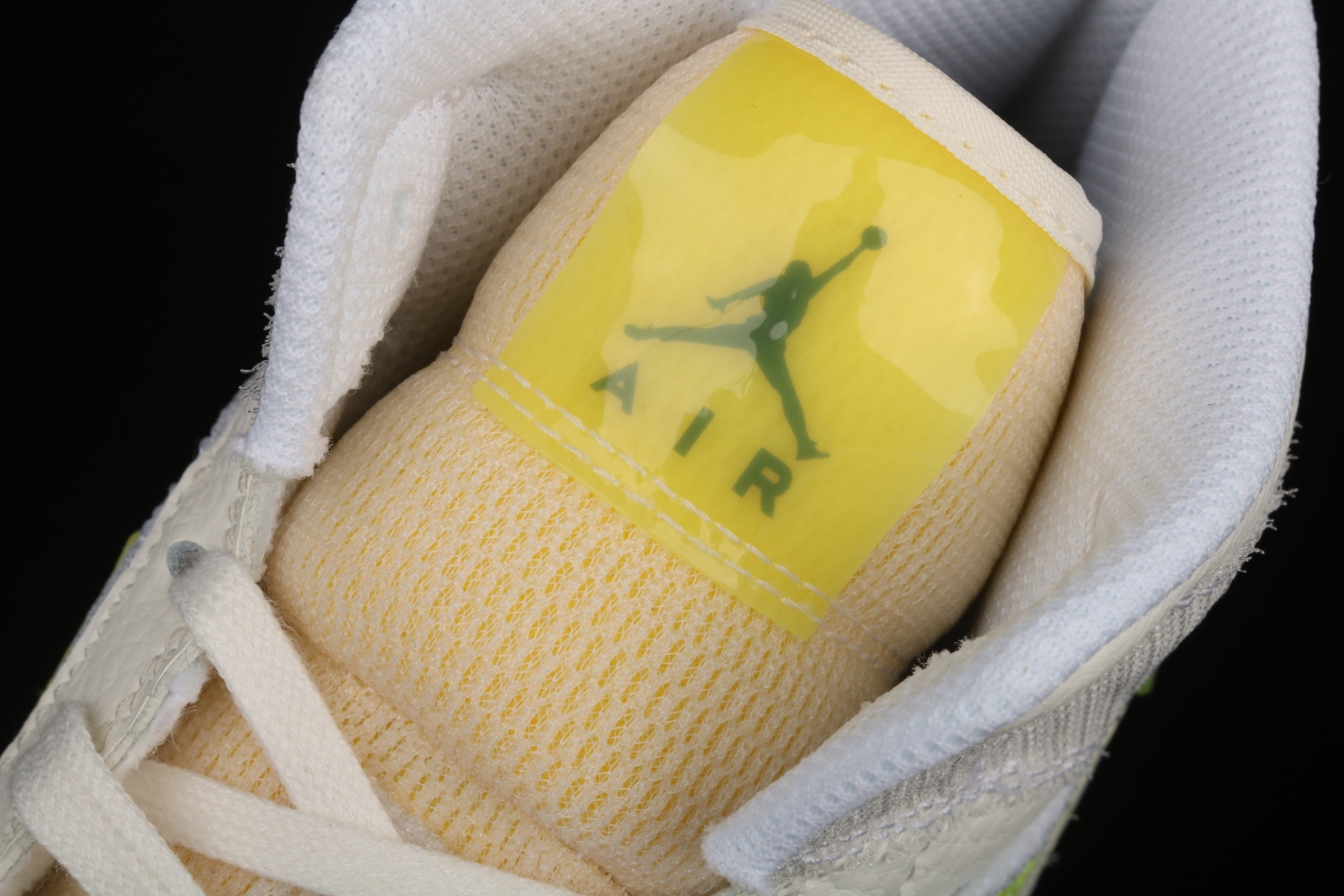 Jordan 1 Mid SE Voltage Yellow (W) DB2822-107
