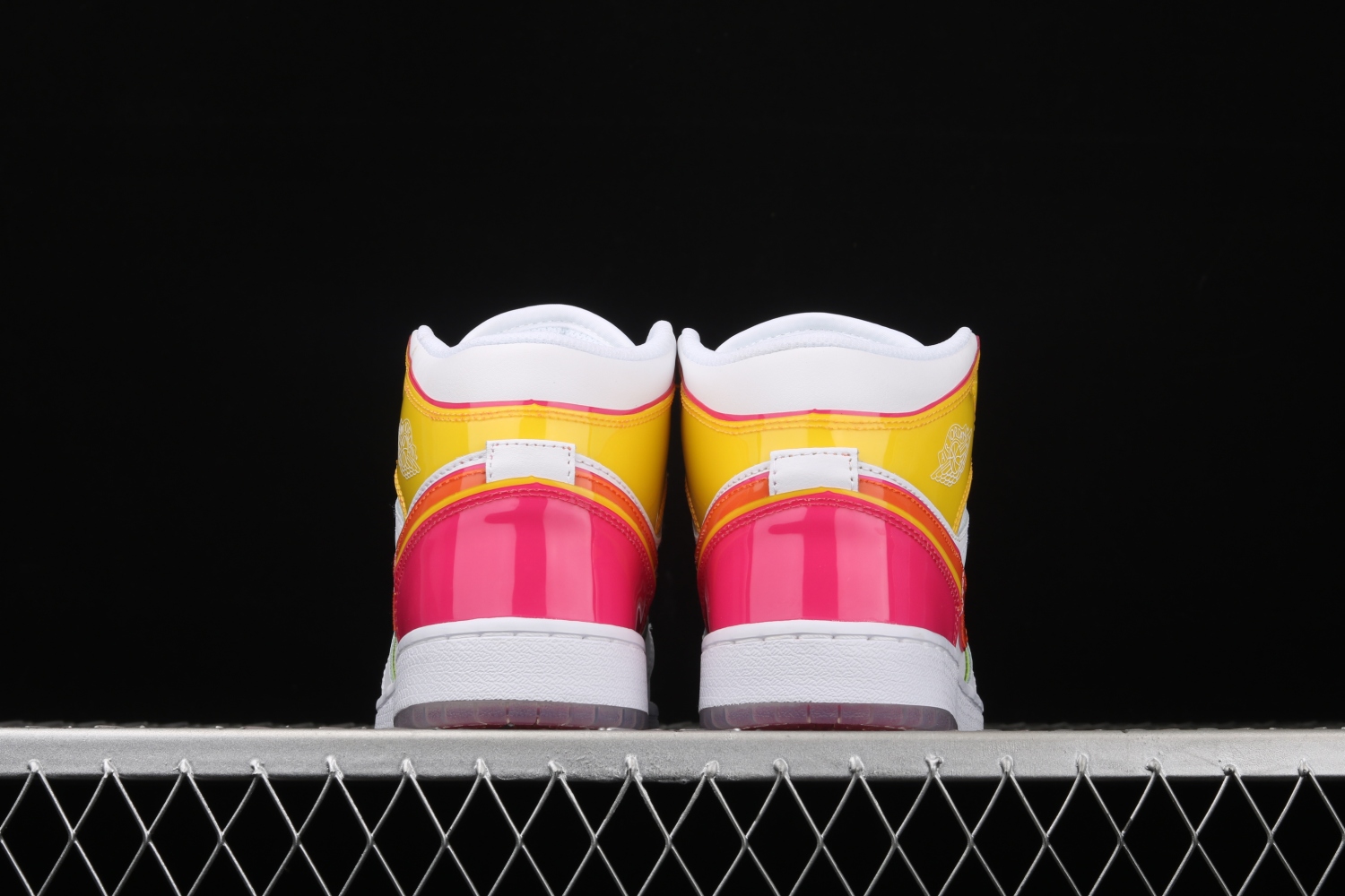 Jordan 1 Mid SE Edge Glow (TD) CV4611-100