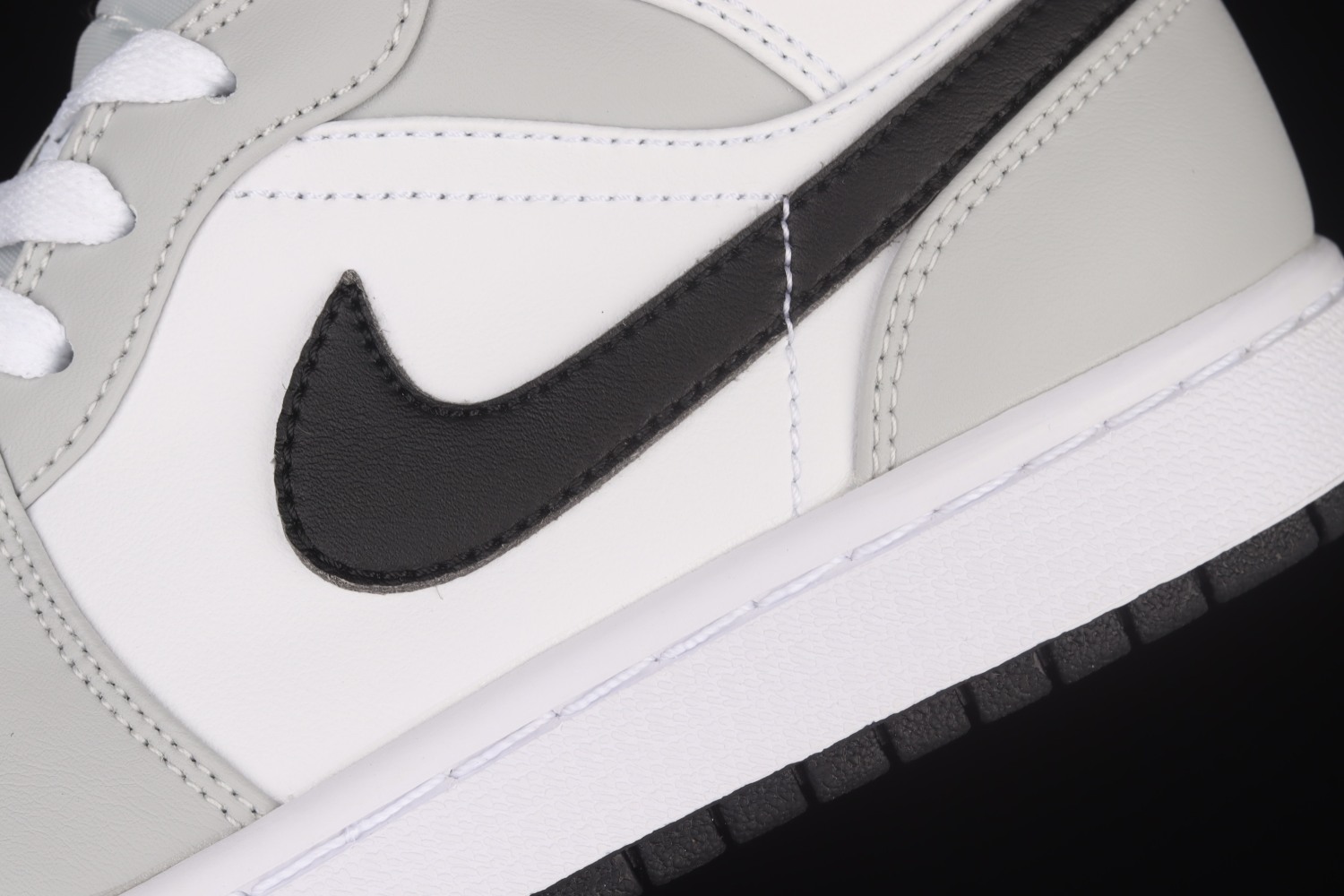 Jordan 1 Mid Light Smoke Grey (W)  BQ6472-015