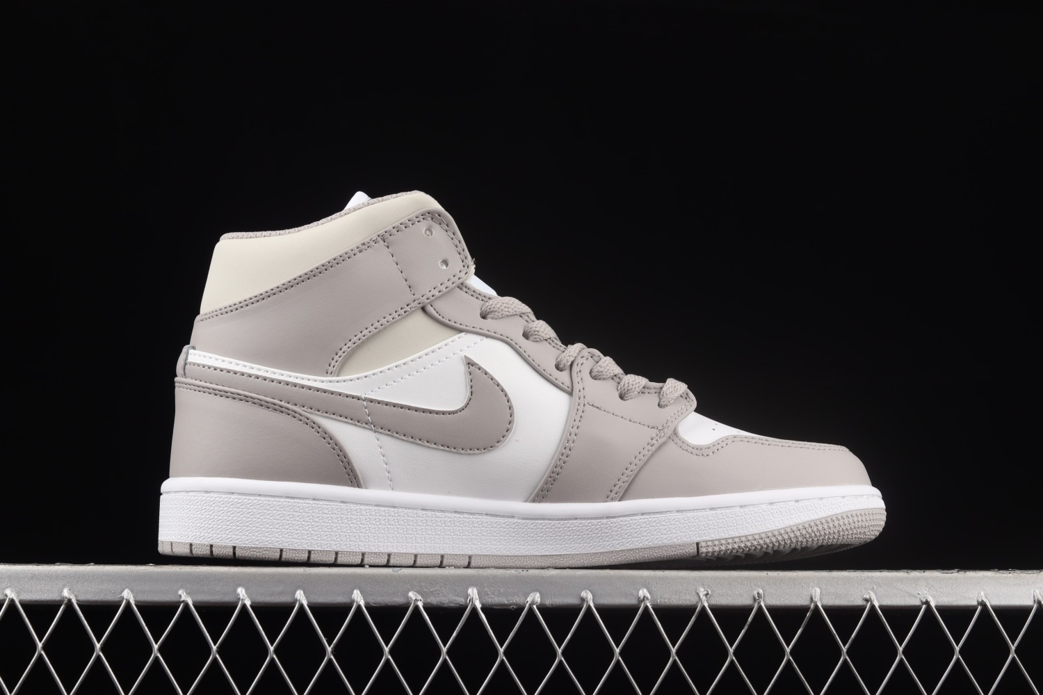 Jordan 1 Mid Linen 554724-082