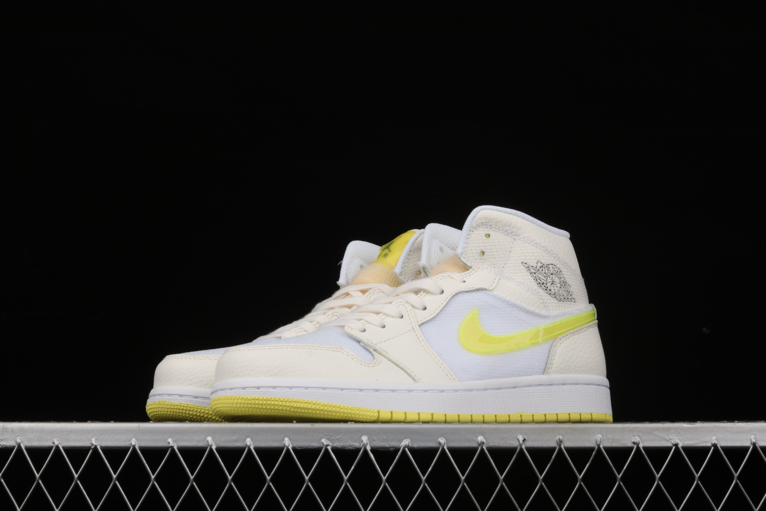Jordan 1 Mid SE Voltage Yellow (W) DB2822-107