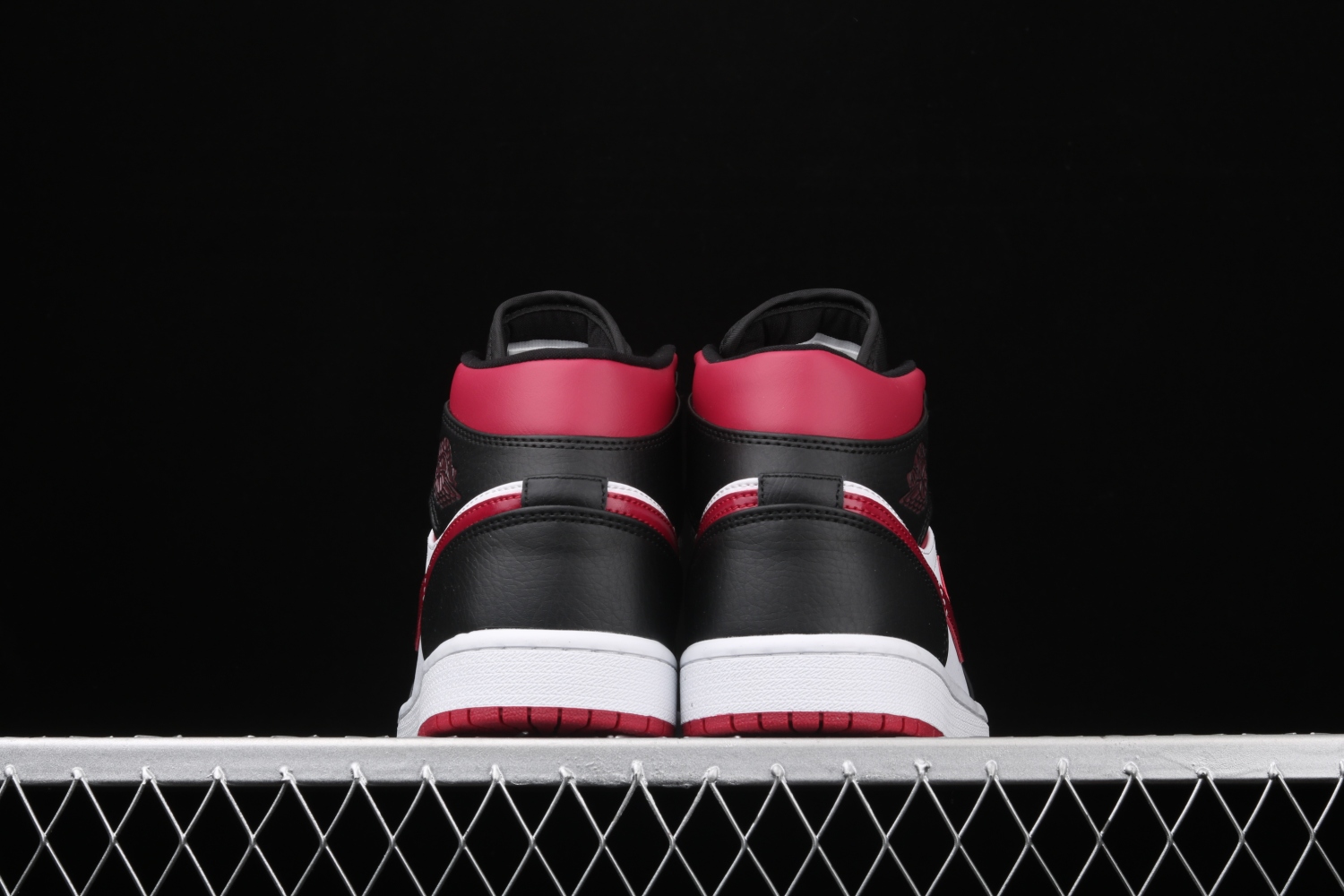 Jordan 1 Mid Bred Toe 554724-066