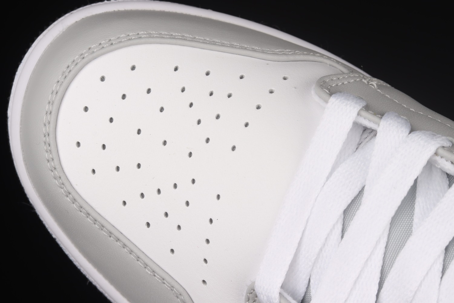 Jordan 1 Mid Light Smoke Grey (W)  BQ6472-015