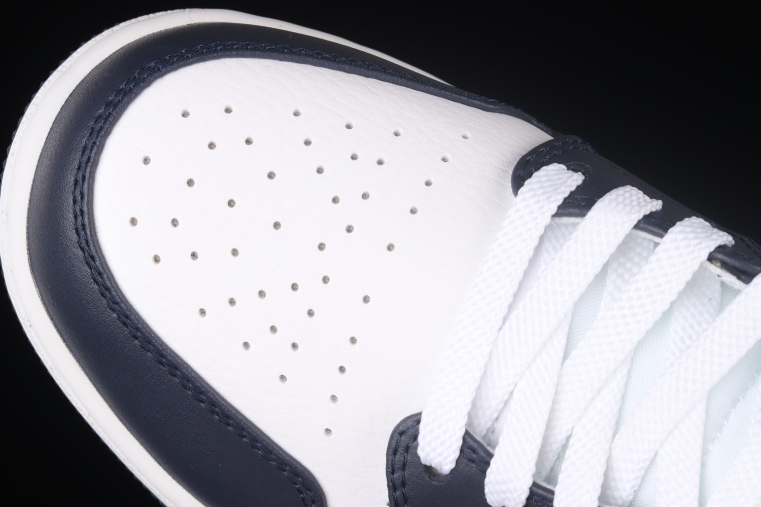Jordan 1 Mid White Metallic Gold Obsidian 554724-174
