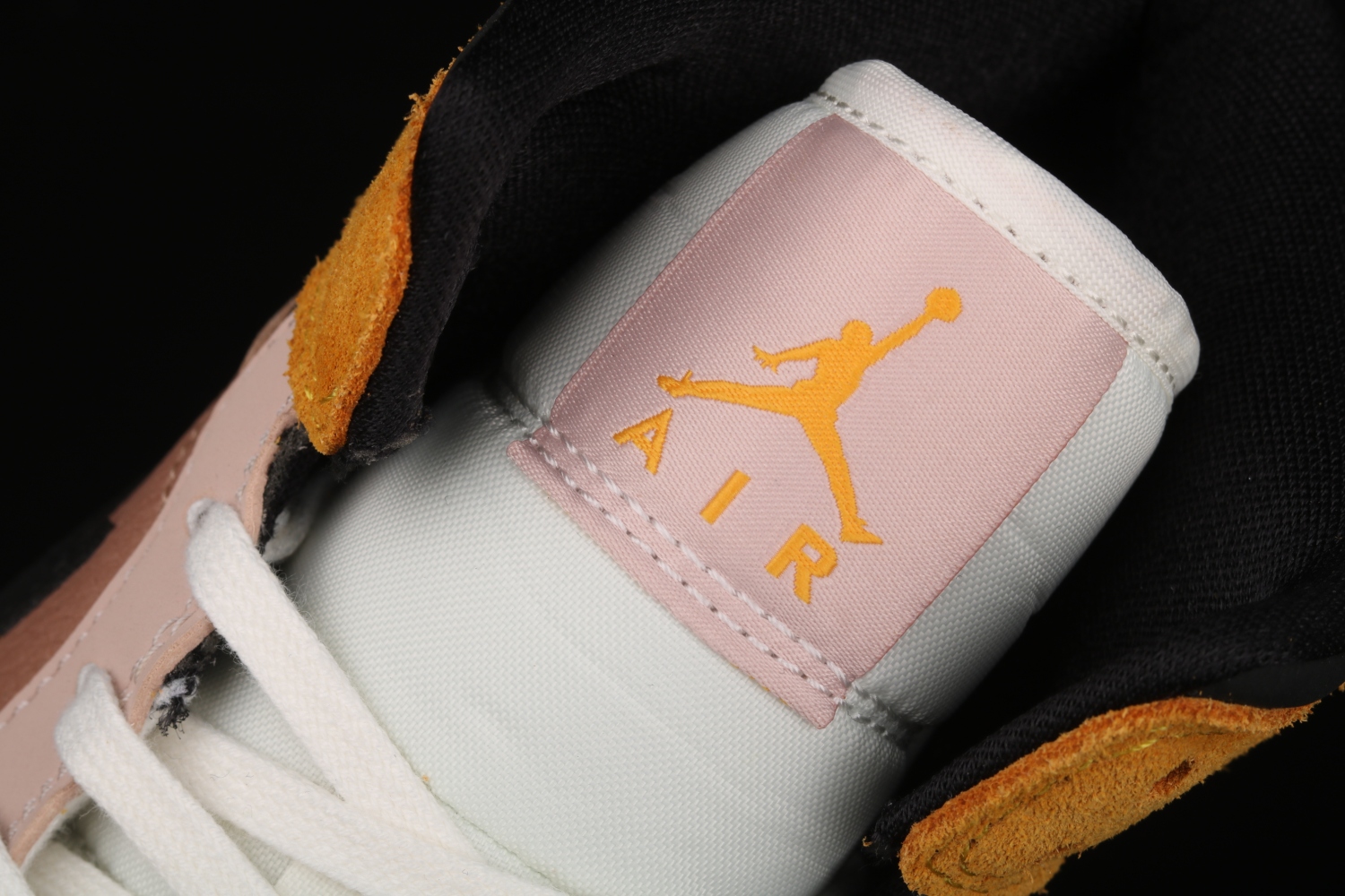Jordan 1 Mid SE Particle Beige (W) DD2224-200
