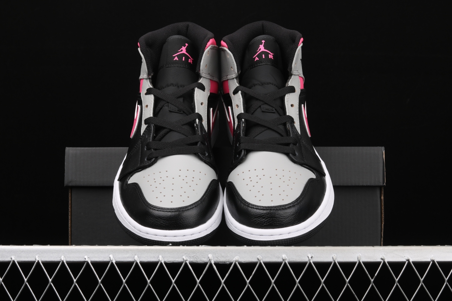 Jordan 1 Mid Pink Shadow 555724-059