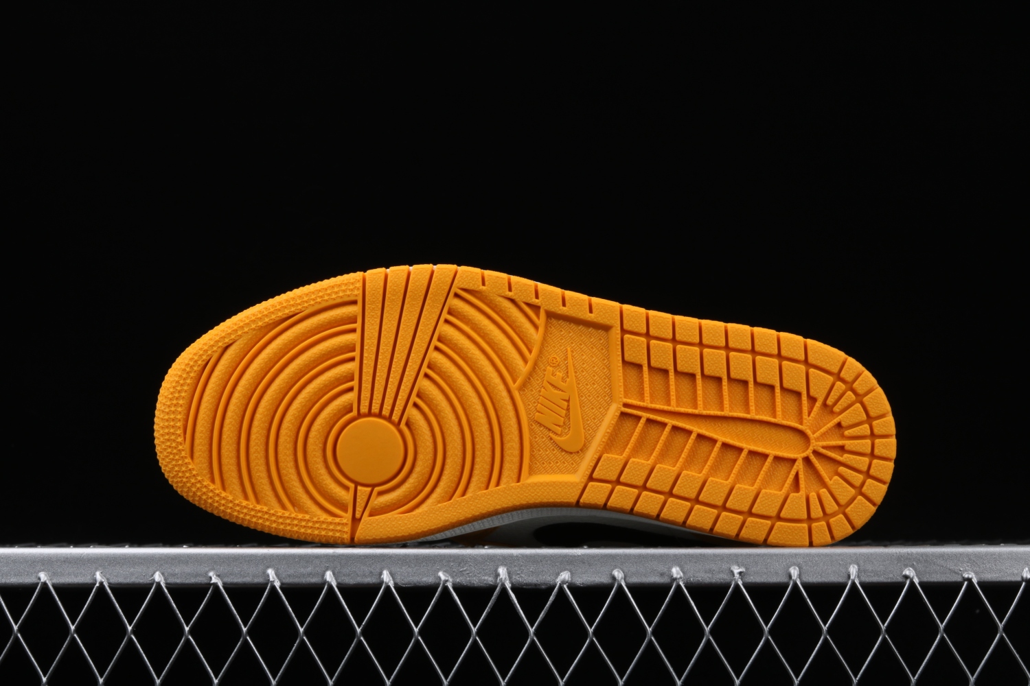 Jordan 1 Mid SE Lakers 852542-700