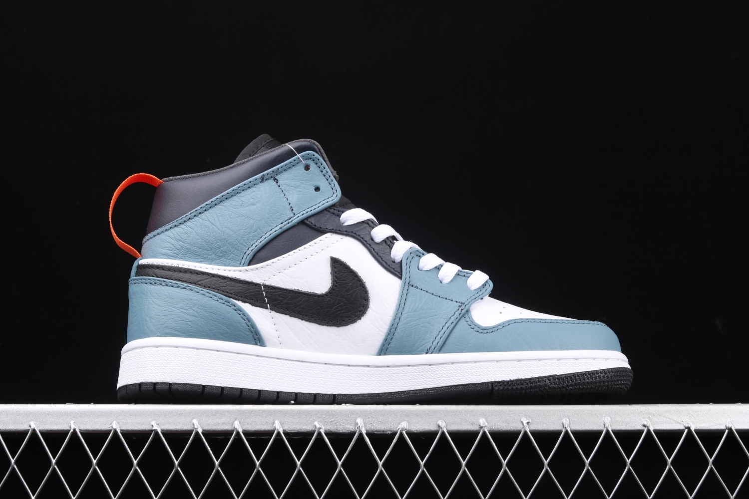 Jordan 1 Mid Fearless Facetasm CU2802-100