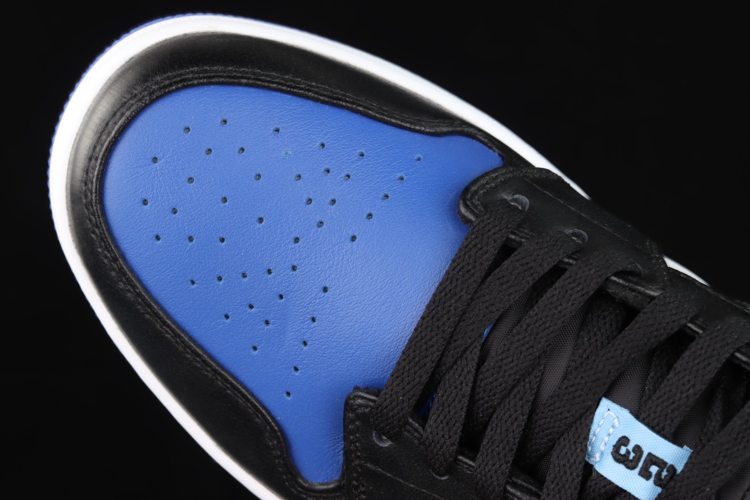 Jordan 1 Low Royal Toe CQ9446-400