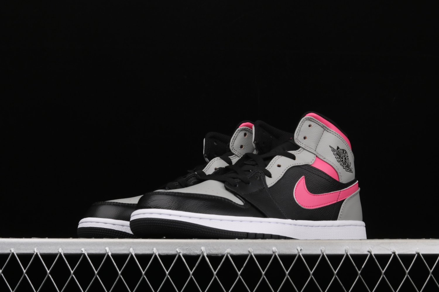 Jordan 1 Mid Pink Shadow 555724-059