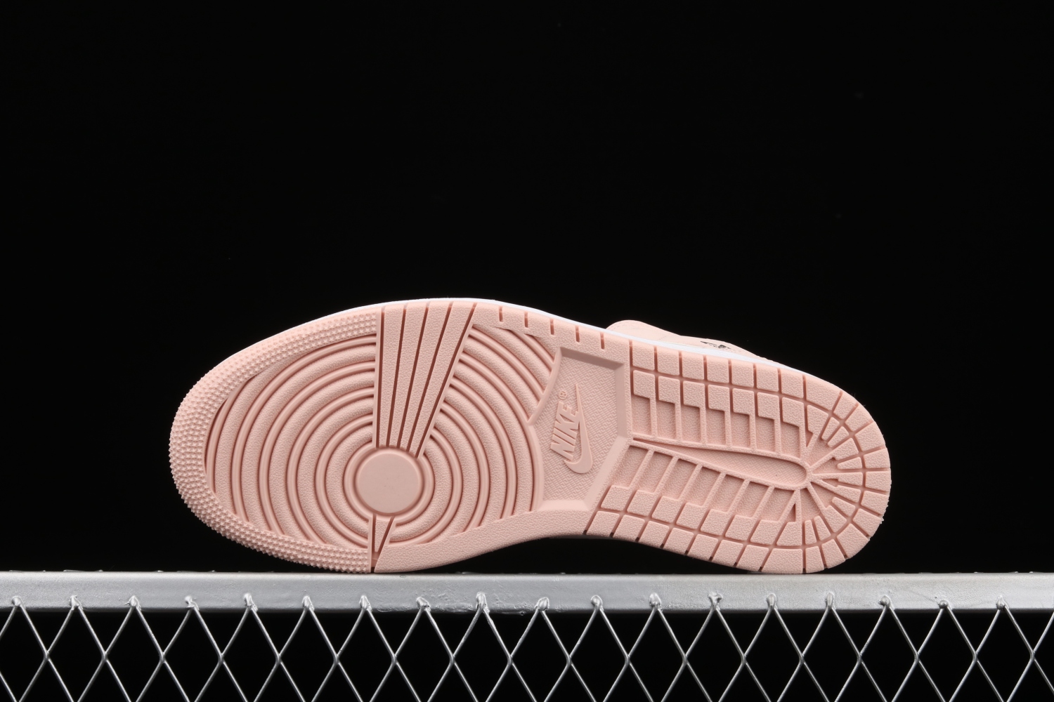 Jordan 1 Mid Crimson Tint Toe 554724-133
