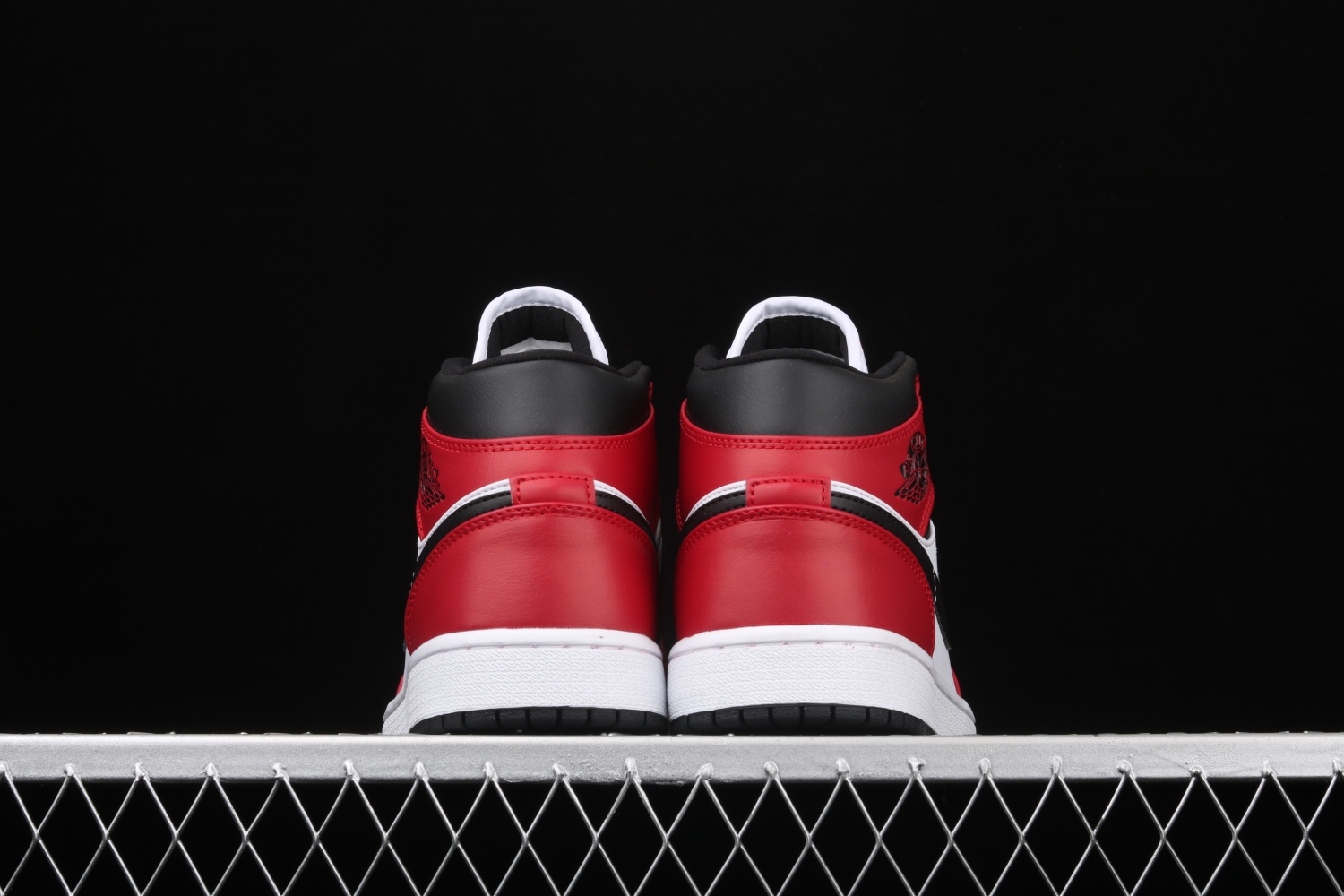 Jordan 1 Mid Chicago Toe 554724-069