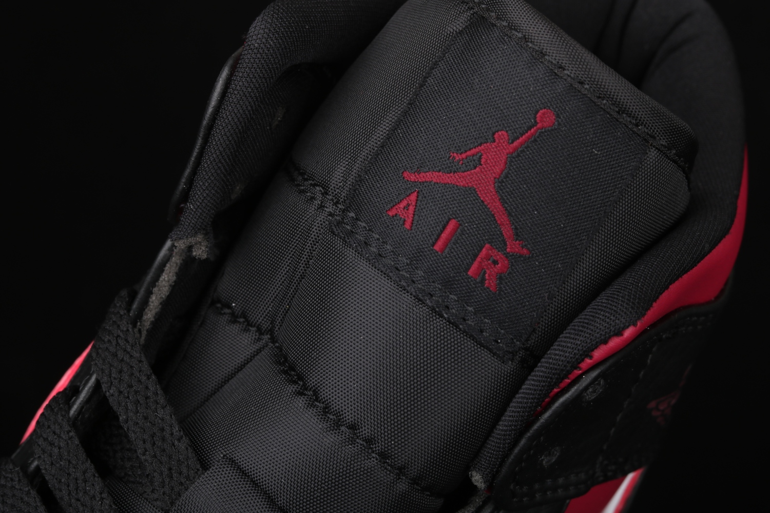 Jordan 1 Mid Bred Toe 554724-066