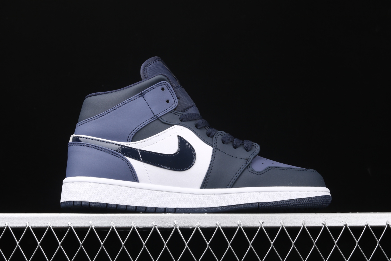 Jordan 1 Mid Obsidian Sanded Purple  554724-445